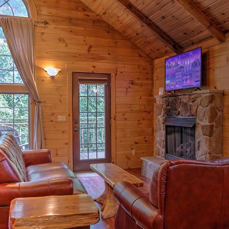 Whispering Pines Treehouse By Amish Country Lodging Millersburg Exterior photo
