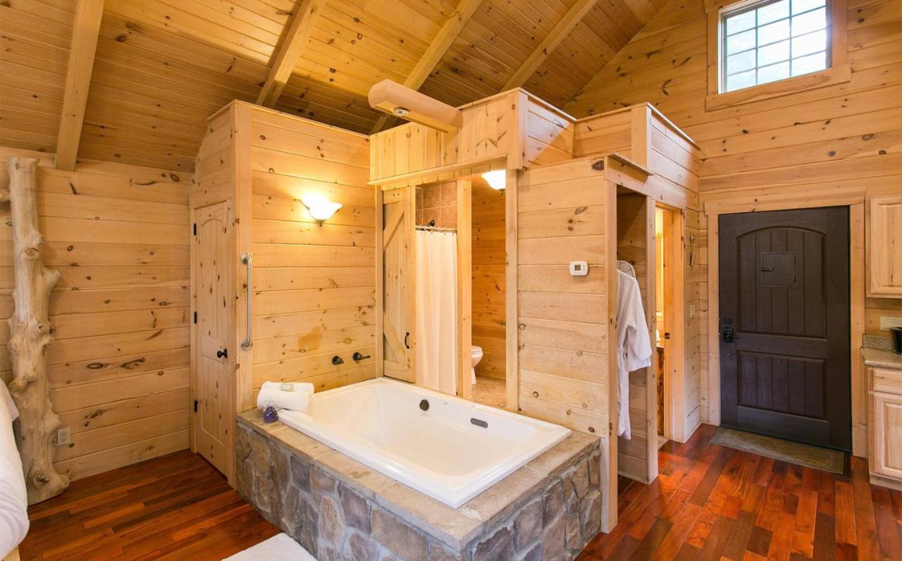 Whispering Pines Treehouse By Amish Country Lodging Millersburg Exterior photo