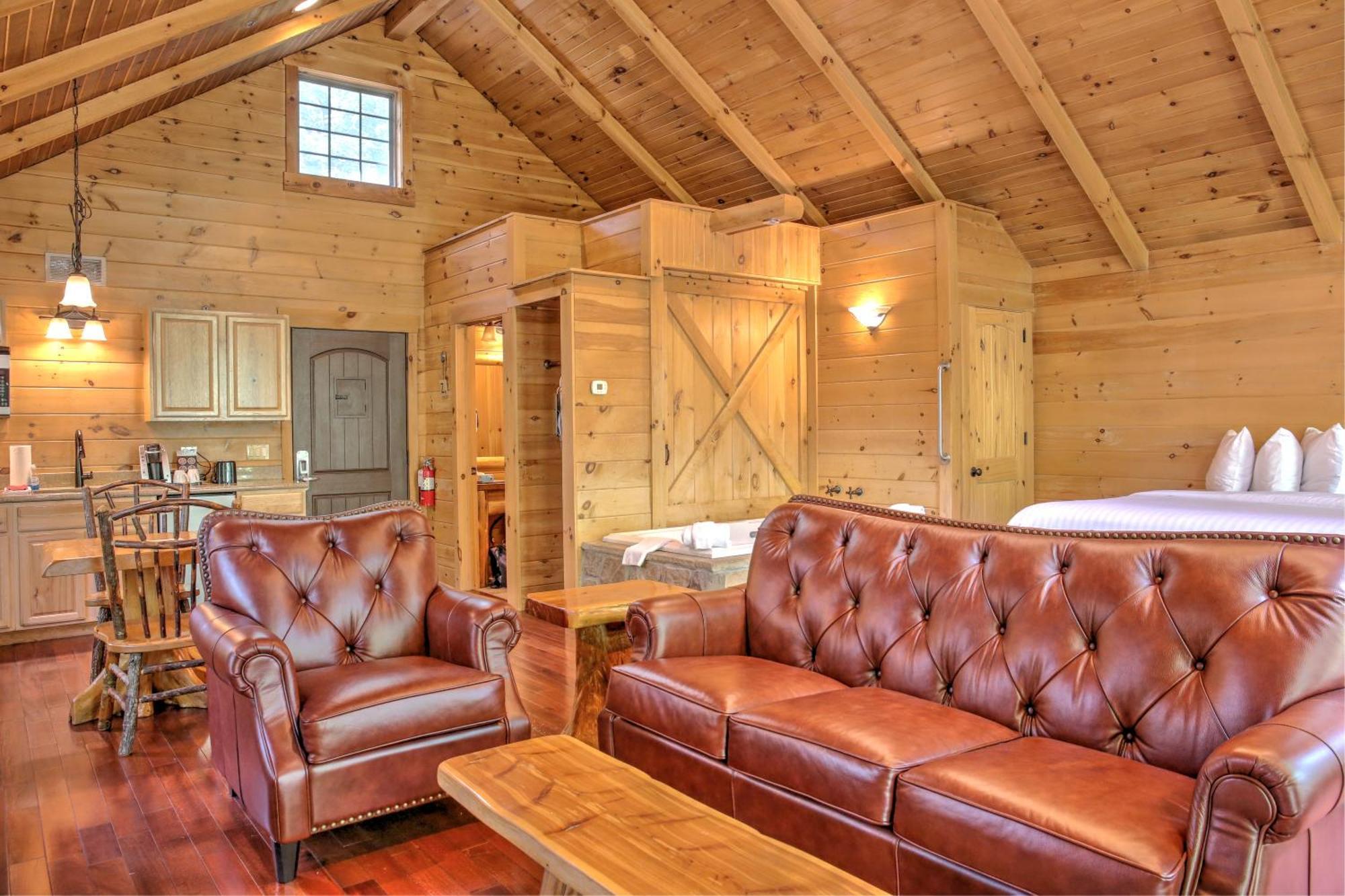 Whispering Pines Treehouse By Amish Country Lodging Millersburg Exterior photo
