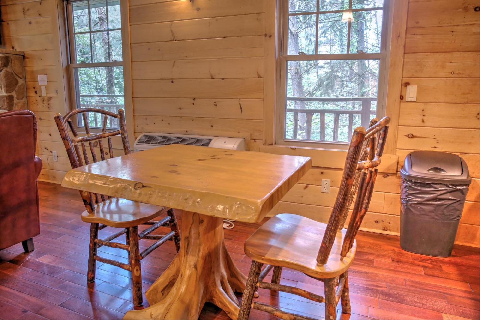 Whispering Pines Treehouse By Amish Country Lodging Millersburg Exterior photo